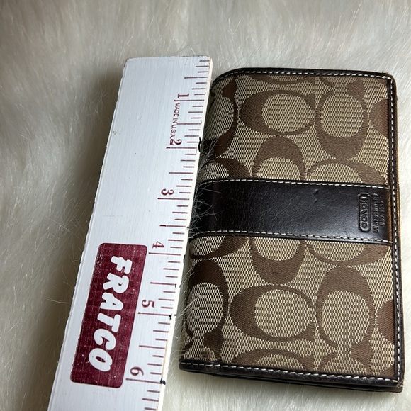 Coach Signature Wallet - Picture 8 of 8